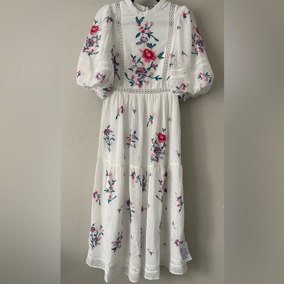 ASOS high neck textured embroidered midi dress in white. New without tag- Size 4 - Picture 3 of 3